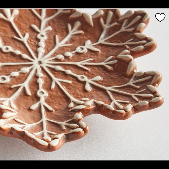 Pottery Barn Gingerbread snowflake plates (4) - Picture 3 of 4